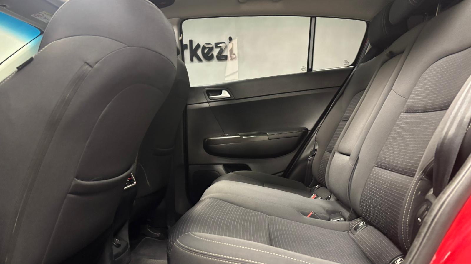 KIA SPORTAGE 8